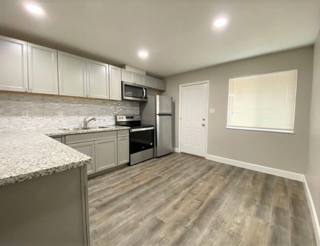 Foto del edificio - 809 E Bellevue Rd