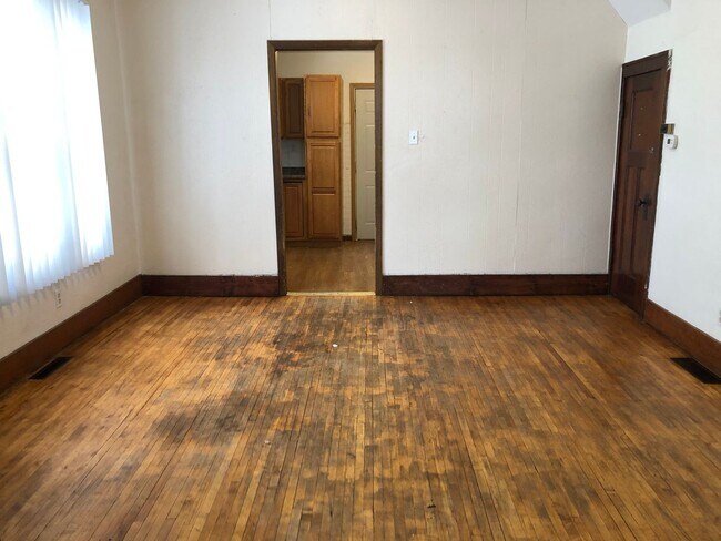 Building Photo - 3111-044
