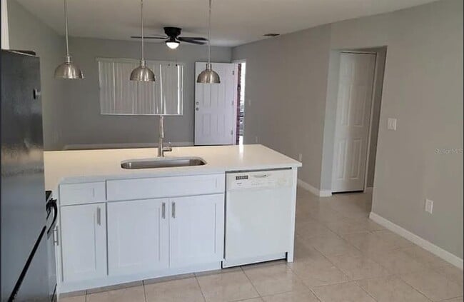 Foto del edificio - 783 Squirrel Ct