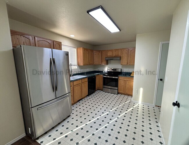 Building Photo - 1045 Lords Hill Dr