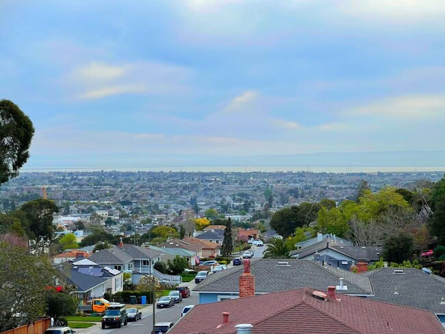 Foto del edificio - 346 Rolling Hills Ave