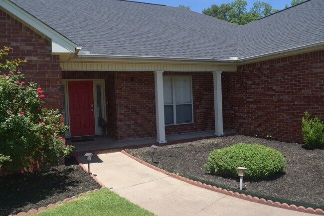 Building Photo - Lakefront Executive or Officers Quarters f...