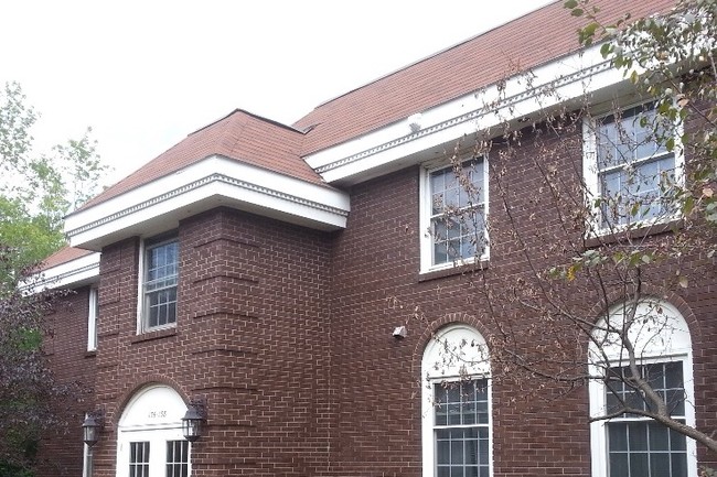 Building Photo - 138 Charter Oaks Dr