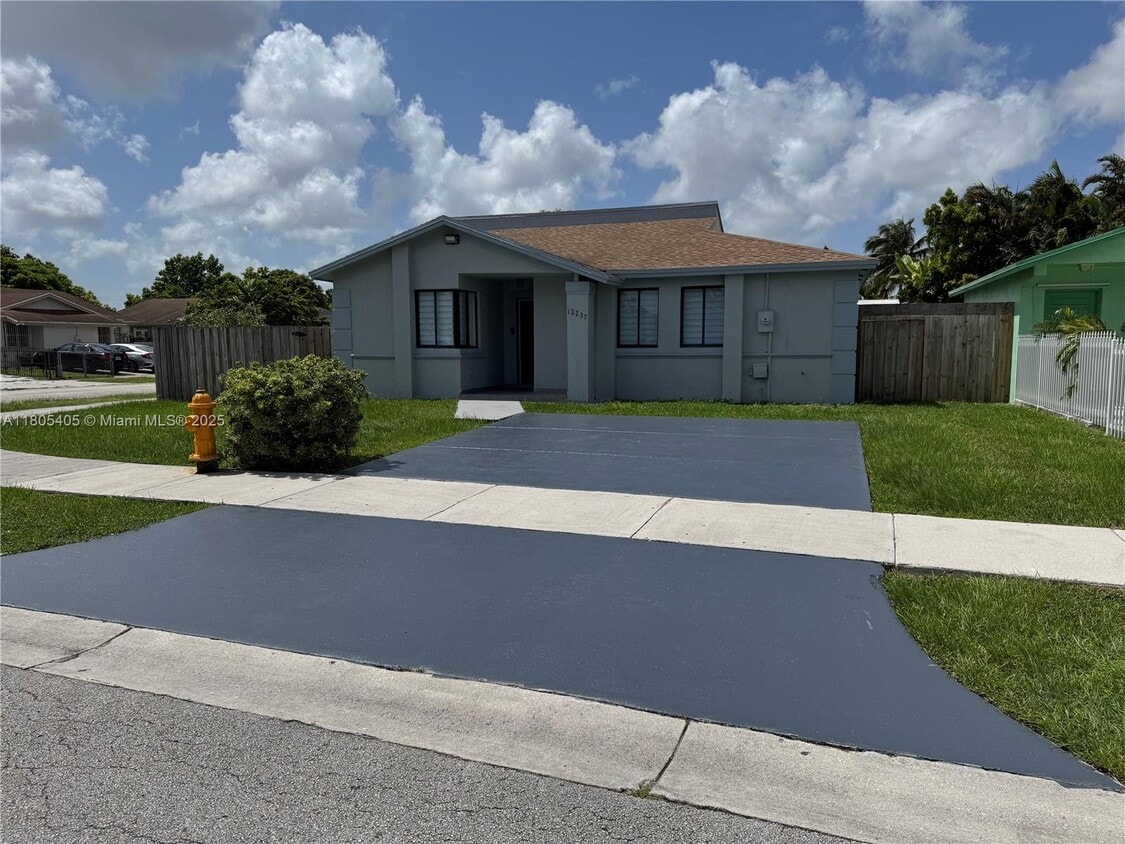 Primary Photo - 12237 SW 193rd St