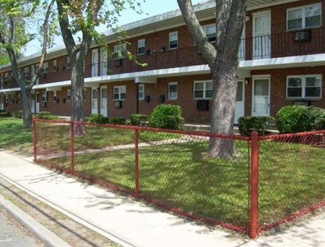 Building Photo - Sterling Estates