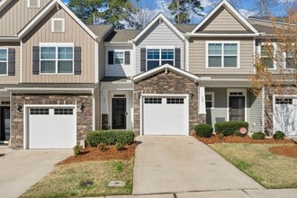 Building Photo - 405 Lionel St