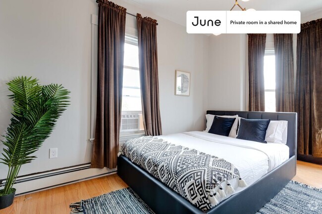 Building Photo - Private bedroom in 4 bed/1.5 bath Home