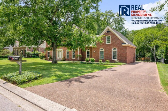 Building Photo - Amazing 4 bedroom plus office fully furnished home! Attached garage and large yard in quiet neigh...