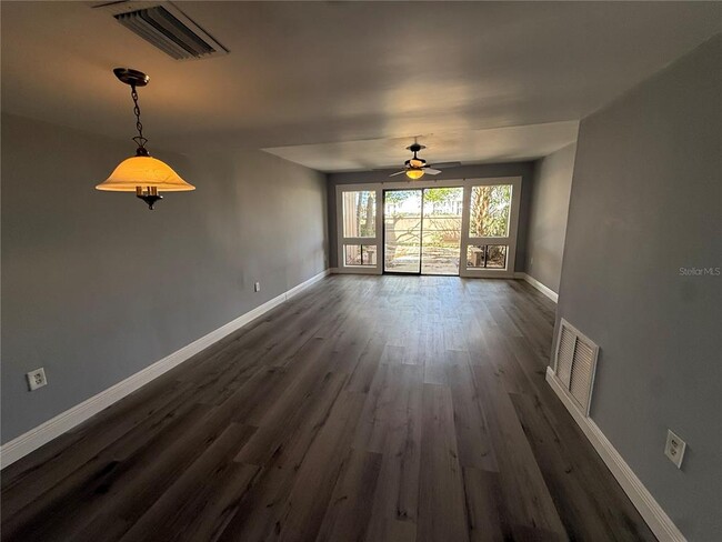 Building Photo - 5055 Eaglesmere Dr