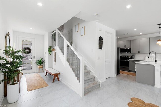 Foto del edificio - 7578 Rockefeller Dr