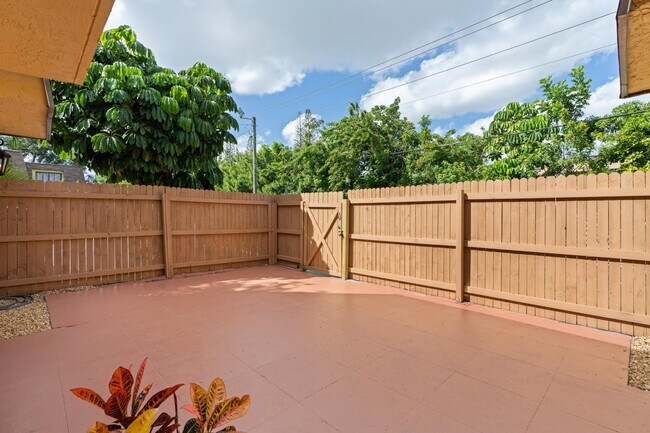 Foto del edificio - 226 Alemeda Dr