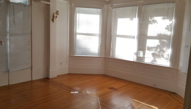 Foto del edificio - 627 Rose Ave