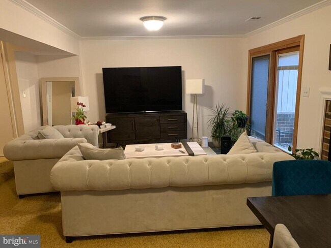 Foto del edificio - 5800 Edson Ln