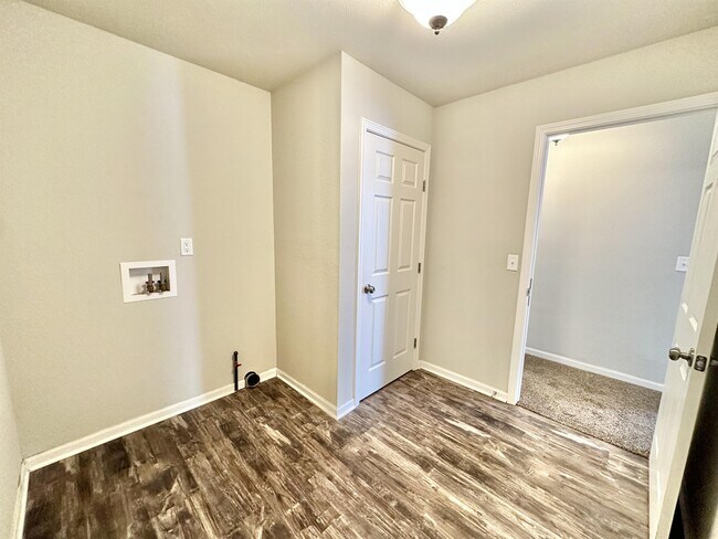 Foto del edificio - 2240 James Kelly Ln