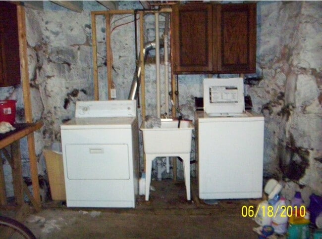 Building Photo - 418 N 15th Ave E