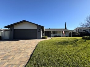 Building Photo - 1470 Hollenbeck Ave