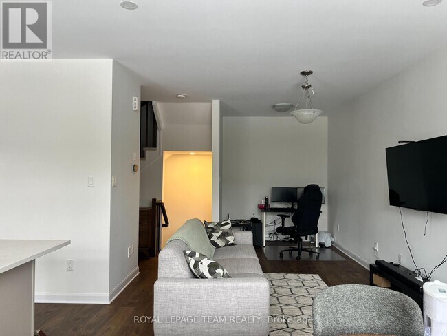 Photo du bâtiment - 709 Confluence Walk