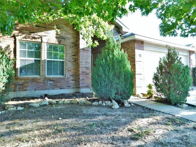 Building Photo - 1701 Thorntree Ln