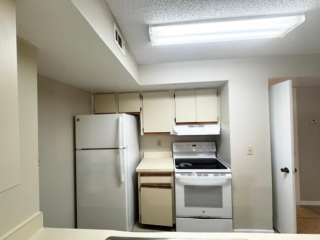 Building Photo - 401 Fountainhead Cir