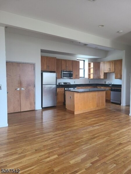 Primary Photo - 402 Broad St