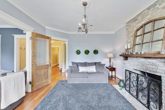 Foto del edificio - 3808 N Pine Grove Ave