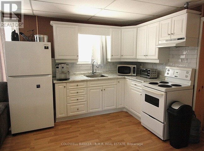 Photo du bâtiment - 7 Leaf St