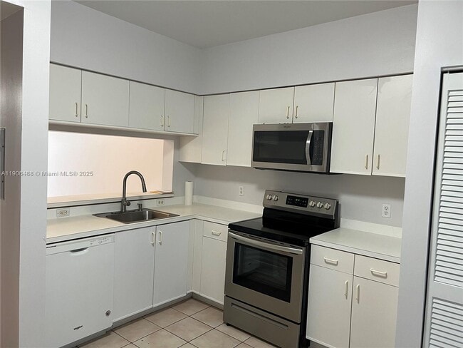 Foto del edificio - 16658 Hemingway Dr