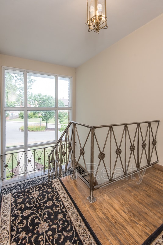 81218123 Whitburn Dr Unit 8121 Whitburn 2nd Fl, Clayton, MO 63105