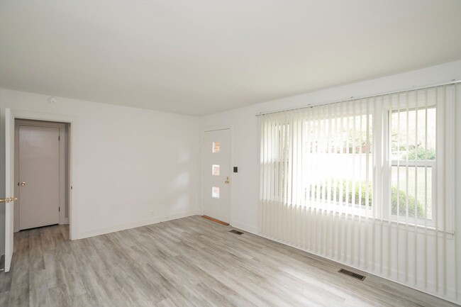 Building Photo - Charming Gallatin Home!