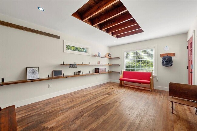 Foto del edificio - 948 Margaret Pl NW