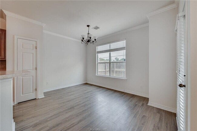 Foto del edificio - 1425 W Villa Maria Rd