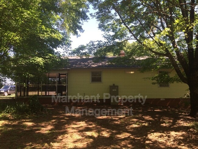 Building Photo - 237 Oak Rd