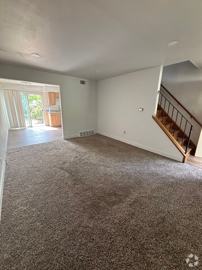 Building Photo - 820 Jackson Ln