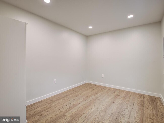 Foto del edificio - 4502 Jay St NE