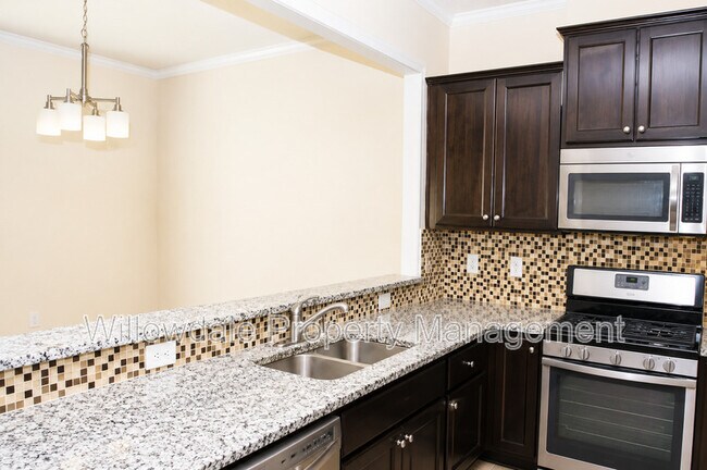 Foto del edificio - 2132 Chipley Dr
