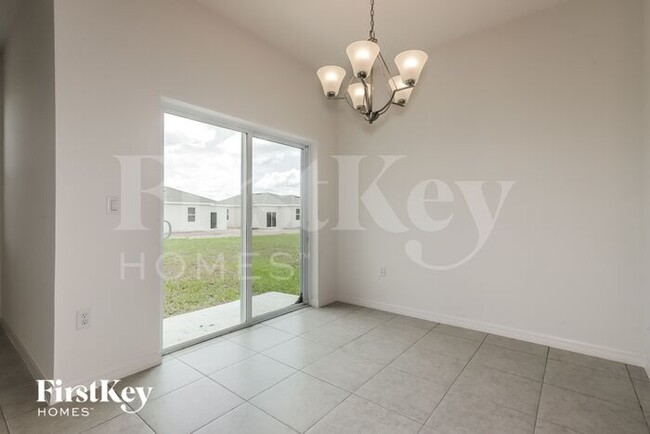 Foto del edificio - 523 Crown Rose Dr