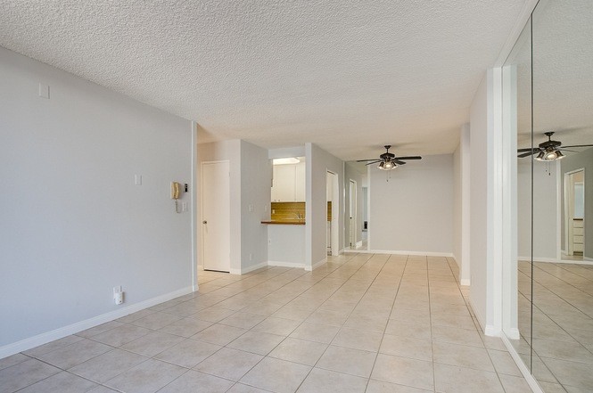 Primary Photo - 117 S Doheny Dr