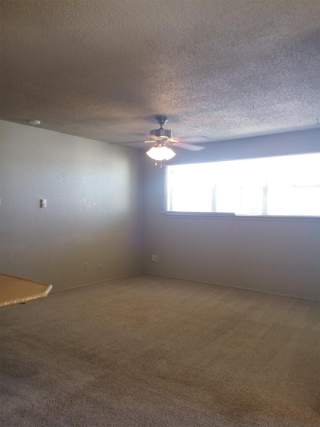 Building Photo - 313 Gayland Dr