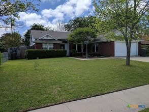 Building Photo - 1502 Stratford Dr