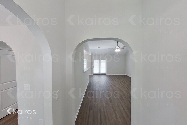 Building Photo - 481 McGriff St