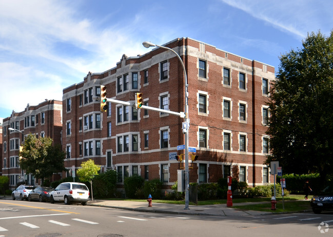 Foto del edificio - 201 Elmwood Avenue Apartments