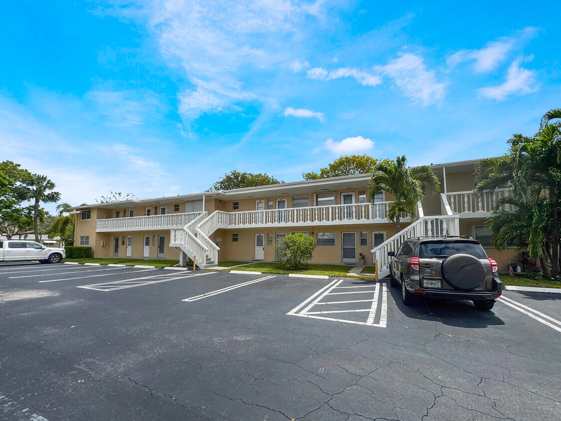 Foto principal - 2213 NE 1st Ct