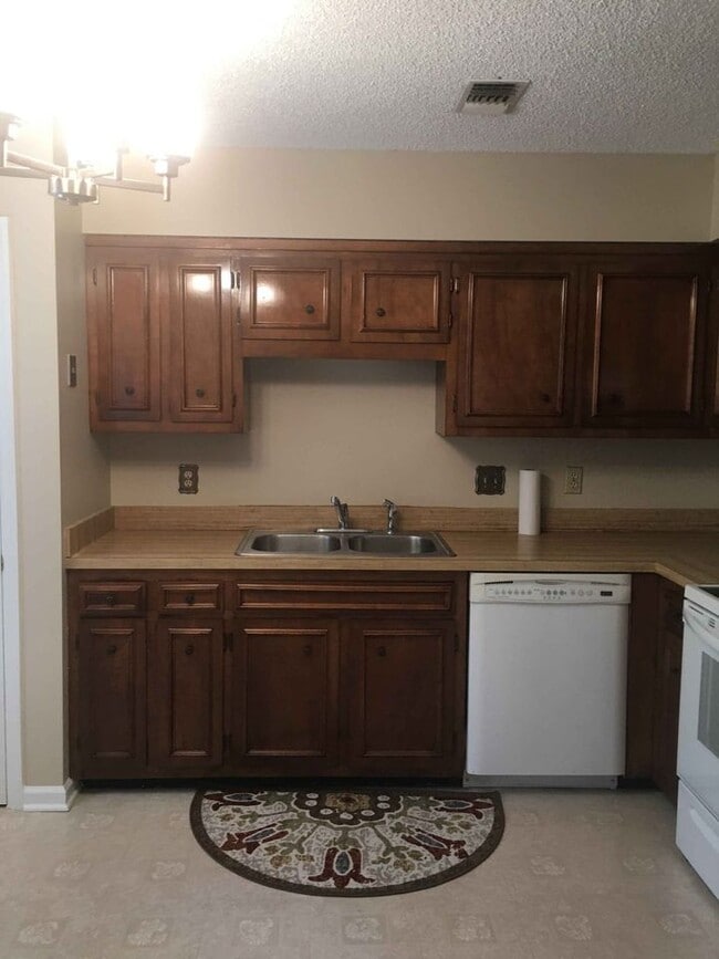 Kitchen area - 5768 Stone Brook Dr
