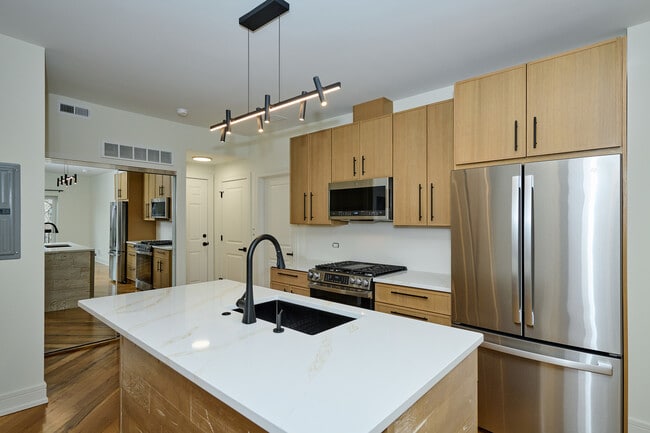 Foto del edificio - 5200 N Winthrop Ave