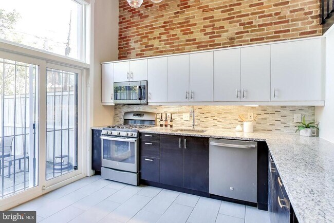 Foto del edificio - 1238 Linden Pl NE