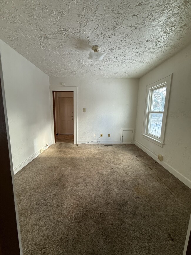 Building Photo - 918 Powell Ave