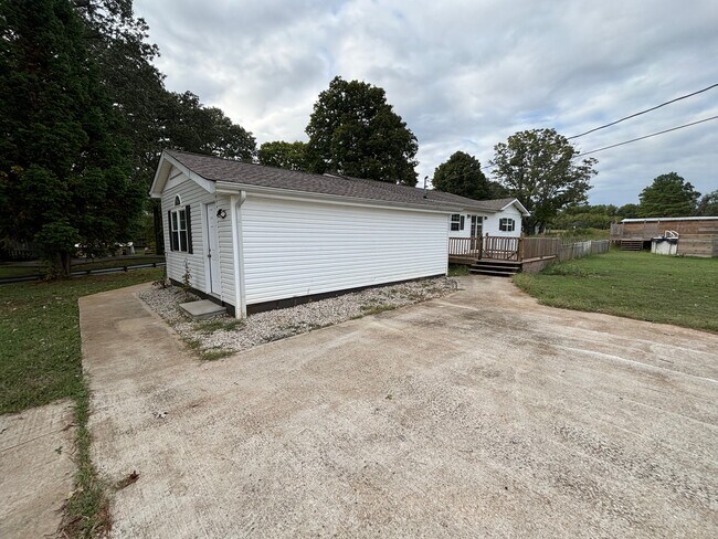 Foto del edificio - 1313 Liberty Rd
