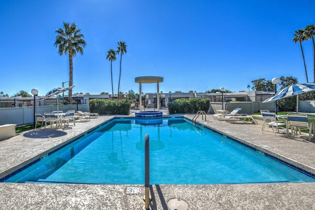 Building Photo - 8647 E Devonshire Ave