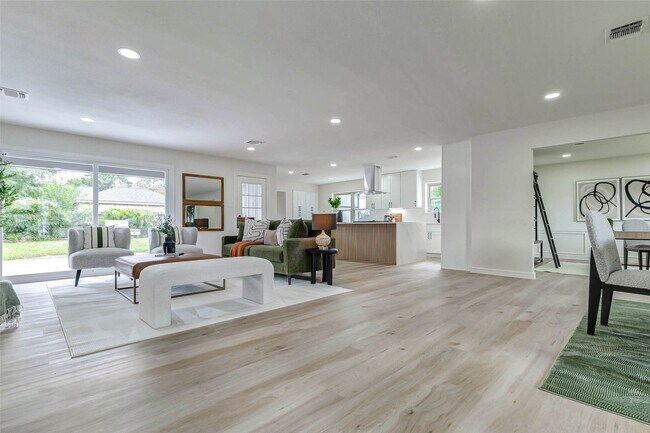 Foto del edificio - 9923 Emnora Ln