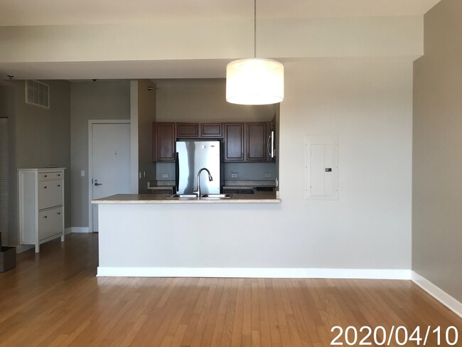 Building Photo - 6000 N Cicero Ave